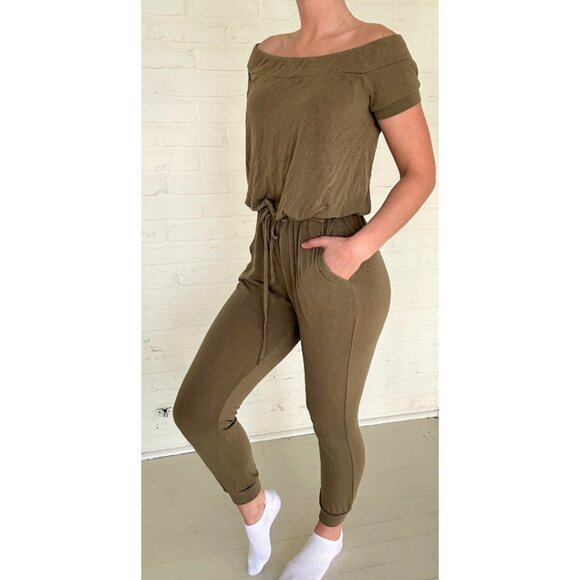 Olive green off-shoulder jumpsuit WITH POCKETS - Picture 2 of 8